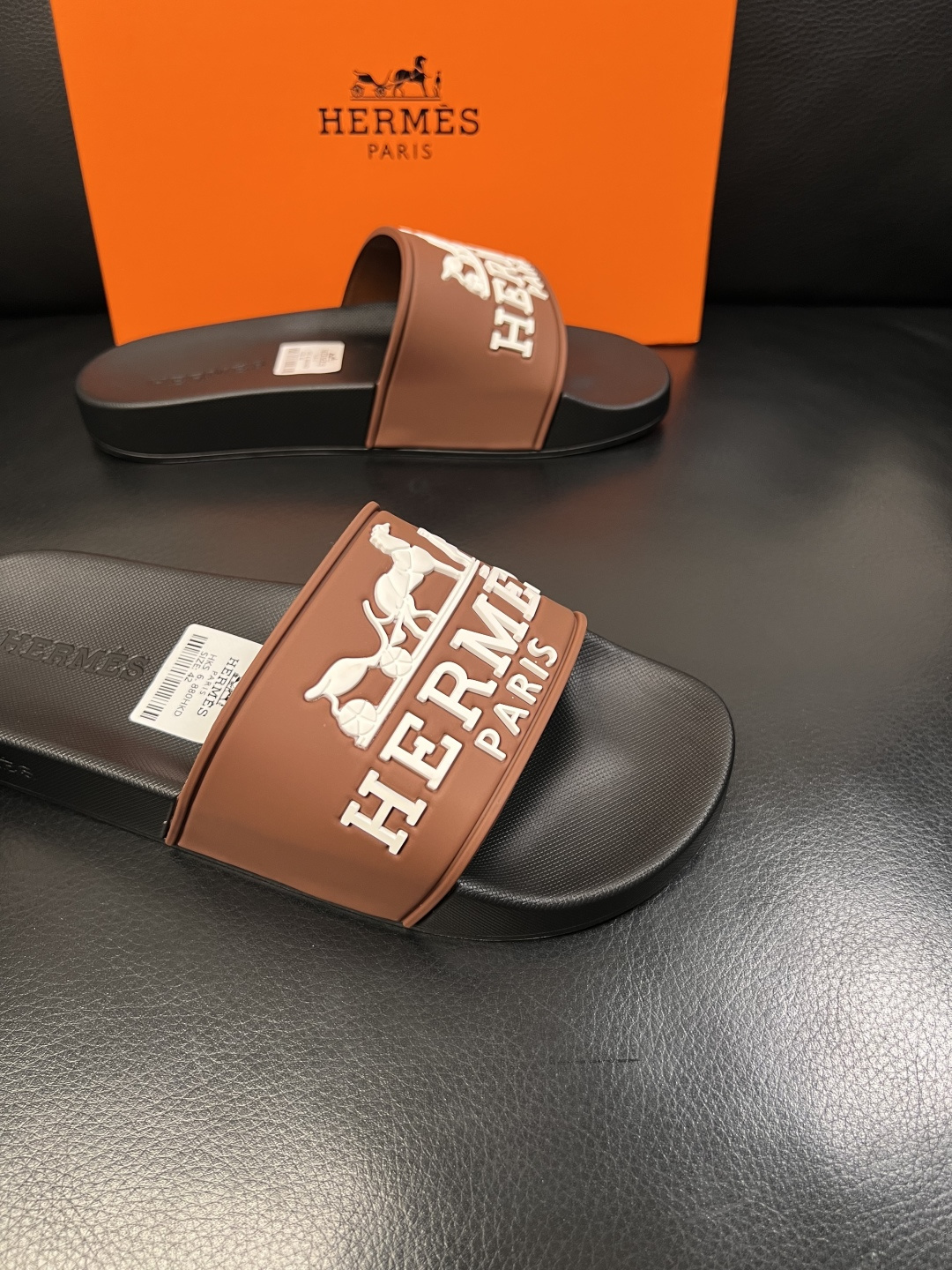 Hermes  高品质  顶级工艺品  爱马仕 拖鞋专柜同步发售原厂配置，意大利进口原版面料，高品质拼接