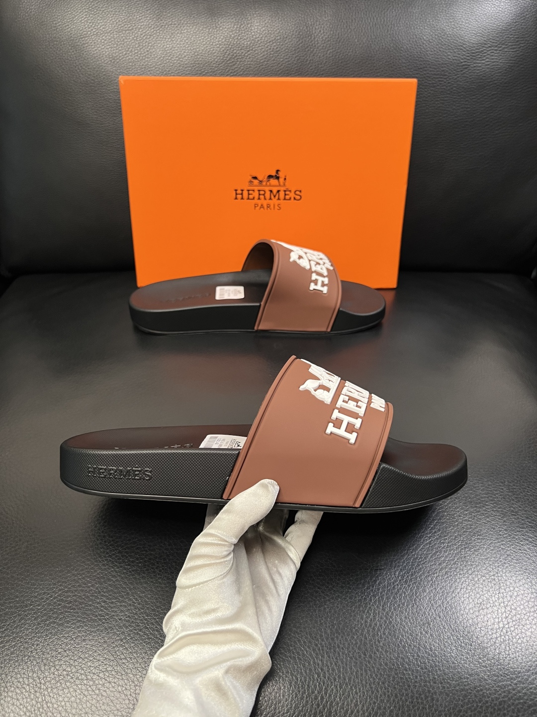 Hermes  高品质  顶级工艺品  爱马仕 拖鞋专柜同步发售原厂配置，意大利进口原版面料，高品质拼接