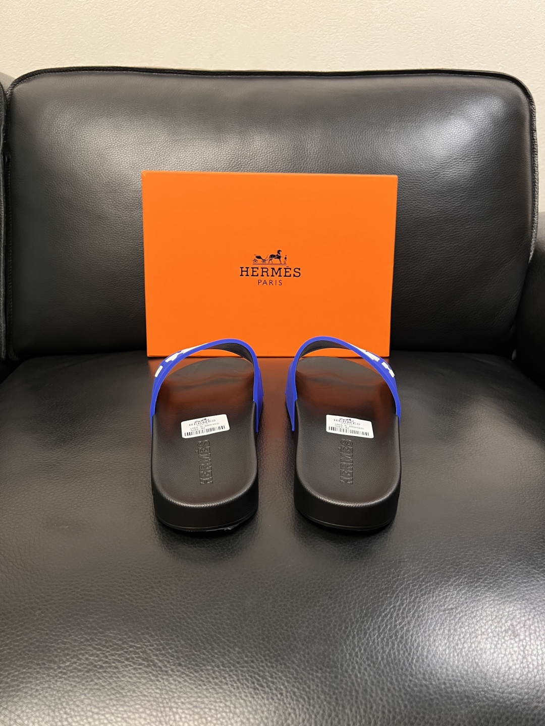 Hermes  高品质  顶级工艺品  爱马仕 拖鞋专柜同步发售原厂配置，意大利进口原版面料，高品质拼接