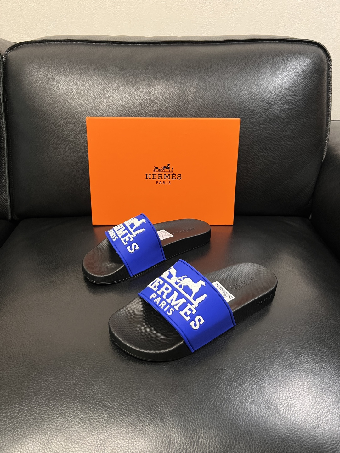 Hermes  高品质  顶级工艺品  爱马仕 拖鞋专柜同步发售原厂配置，意大利进口原版面料，高品质拼接