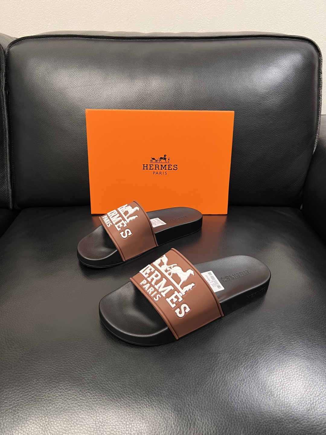 Hermes  高品质  顶级工艺品  爱马仕 拖鞋专柜同步发售原厂配置，意大利进口原版面料，高品质拼接