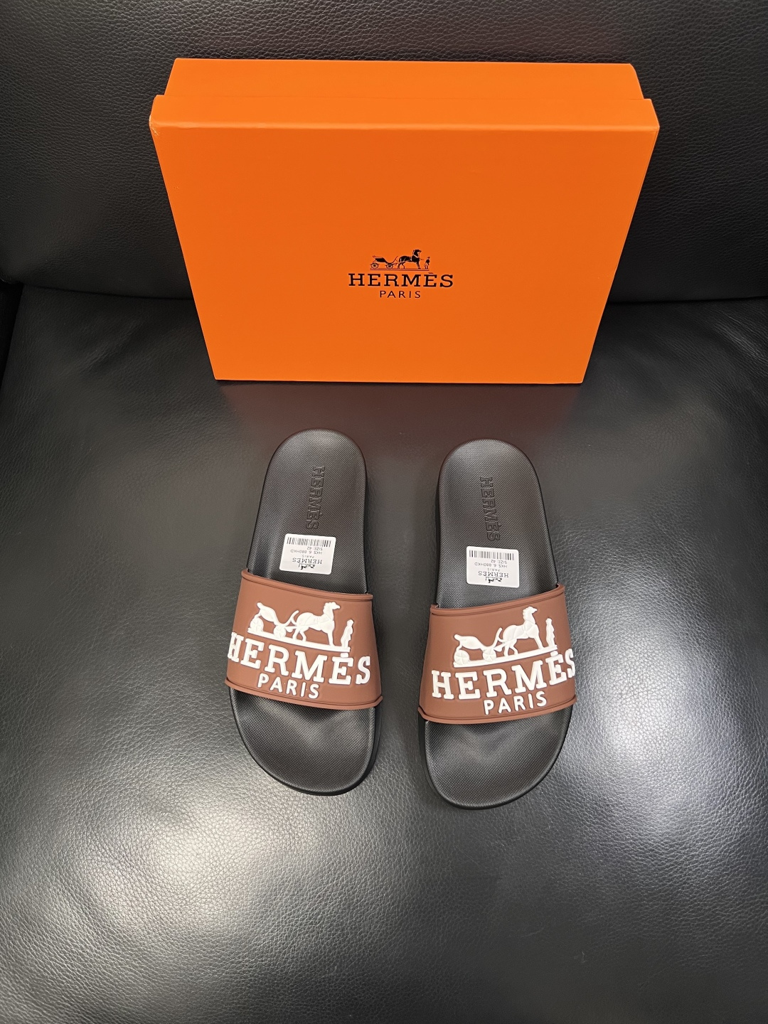 Hermes  高品质  顶级工艺品  爱马仕 拖鞋专柜同步发售原厂配置，意大利进口原版面料，高品质拼接