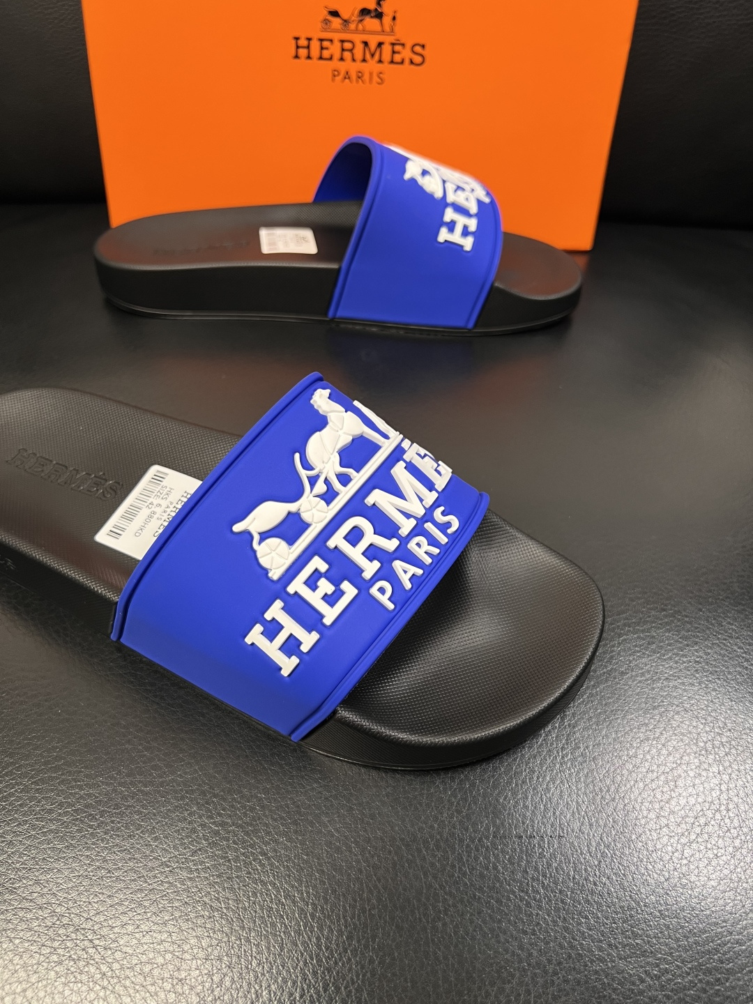 Hermes  高品质  顶级工艺品  爱马仕 拖鞋专柜同步发售原厂配置，意大利进口原版面料，高品质拼接