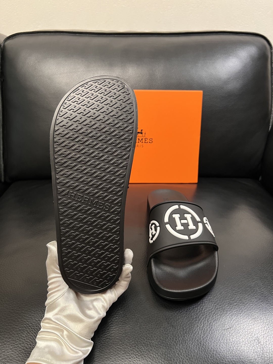 Hermes  高品质  顶级工艺品  爱马仕 拖鞋专柜同步发售原厂配置，意大利进口原版面料，高品质拼接