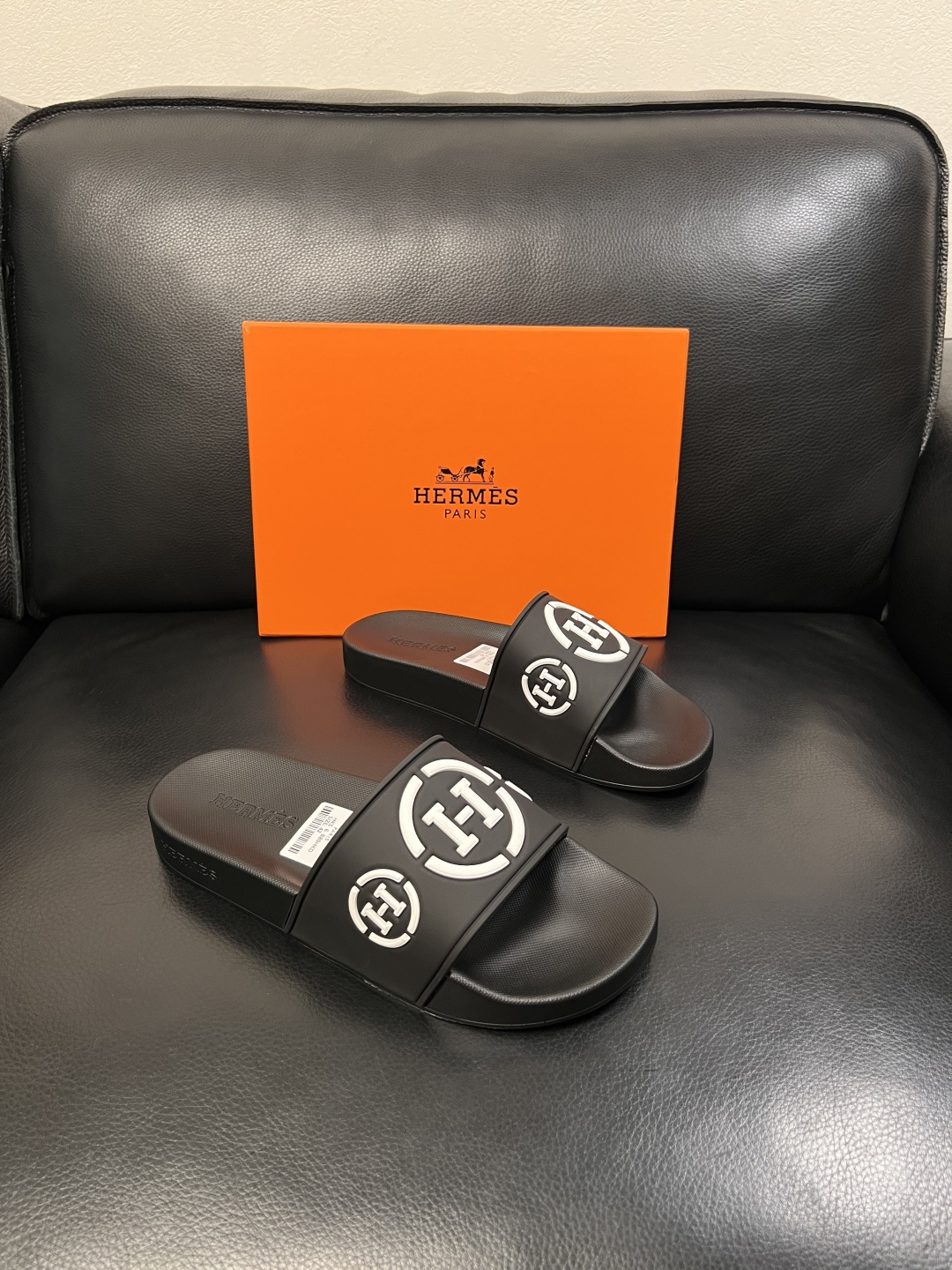 Hermes  高品质  顶级工艺品  爱马仕 拖鞋专柜同步发售原厂配置，意大利进口原版面料，高品质拼接