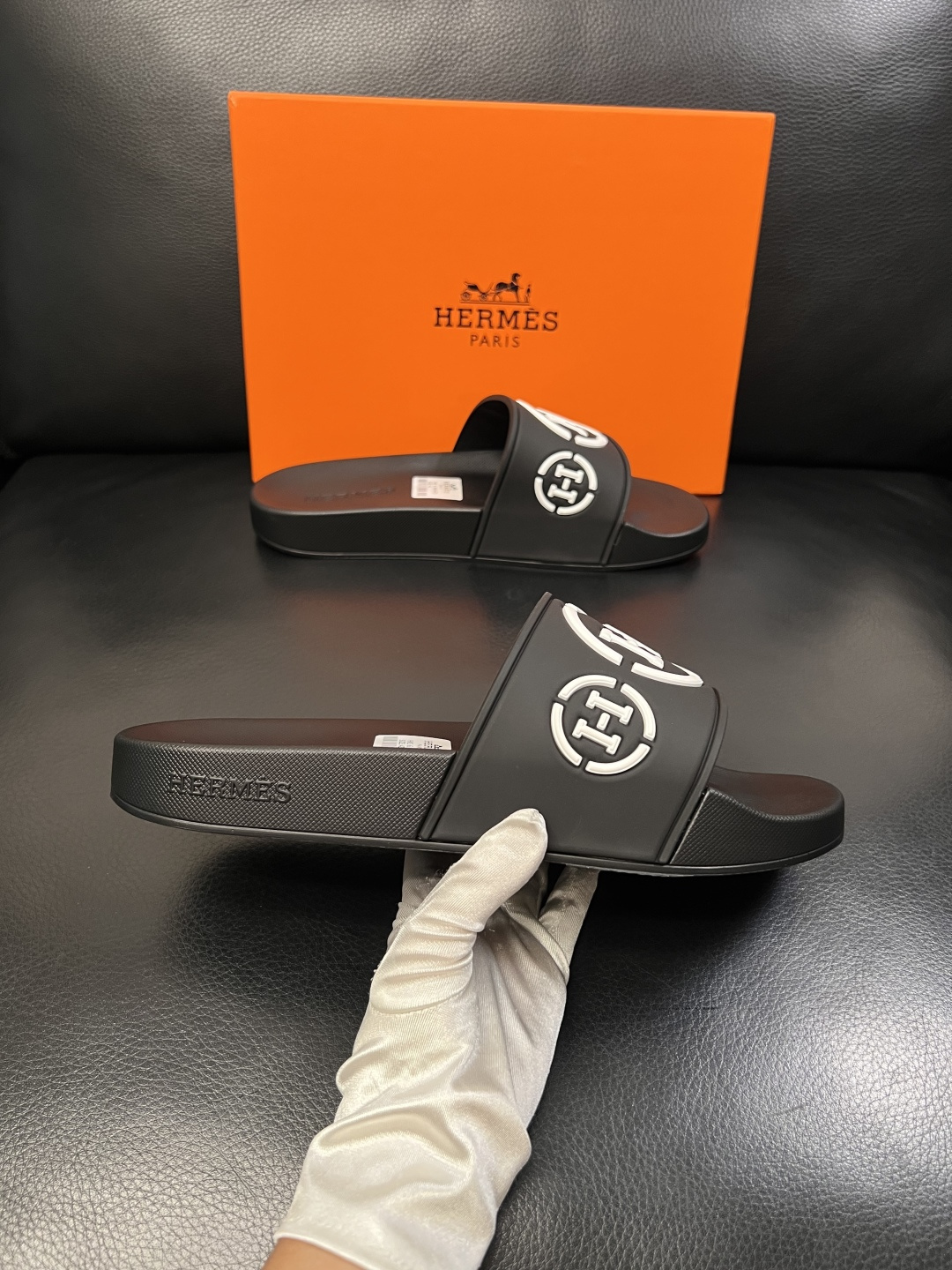 Hermes  高品质  顶级工艺品  爱马仕 拖鞋专柜同步发售原厂配置，意大利进口原版面料，高品质拼接