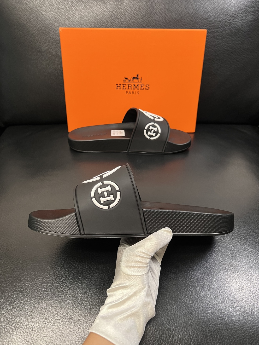 Hermes  高品质  顶级工艺品  爱马仕 拖鞋专柜同步发售原厂配置，意大利进口原版面料，高品质拼接