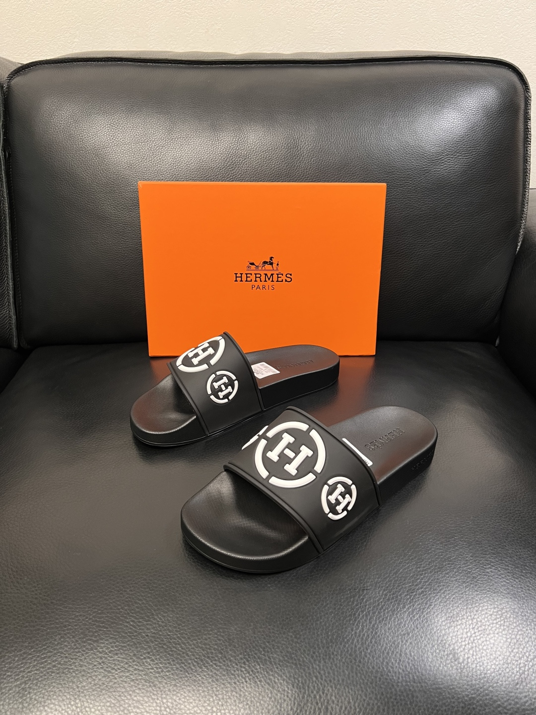 Hermes  高品质  顶级工艺品  爱马仕 拖鞋专柜同步发售原厂配置，意大利进口原版面料，高品质拼接
