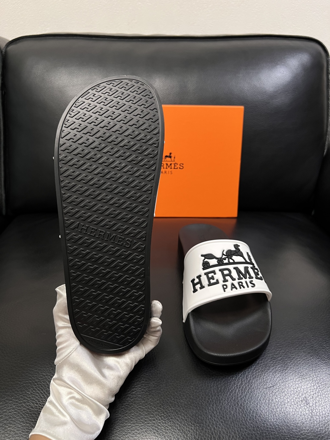 Hermes  高品质  顶级工艺品  爱马仕 拖鞋专柜同步发售原厂配置，意大利进口原版面料，高品质拼接