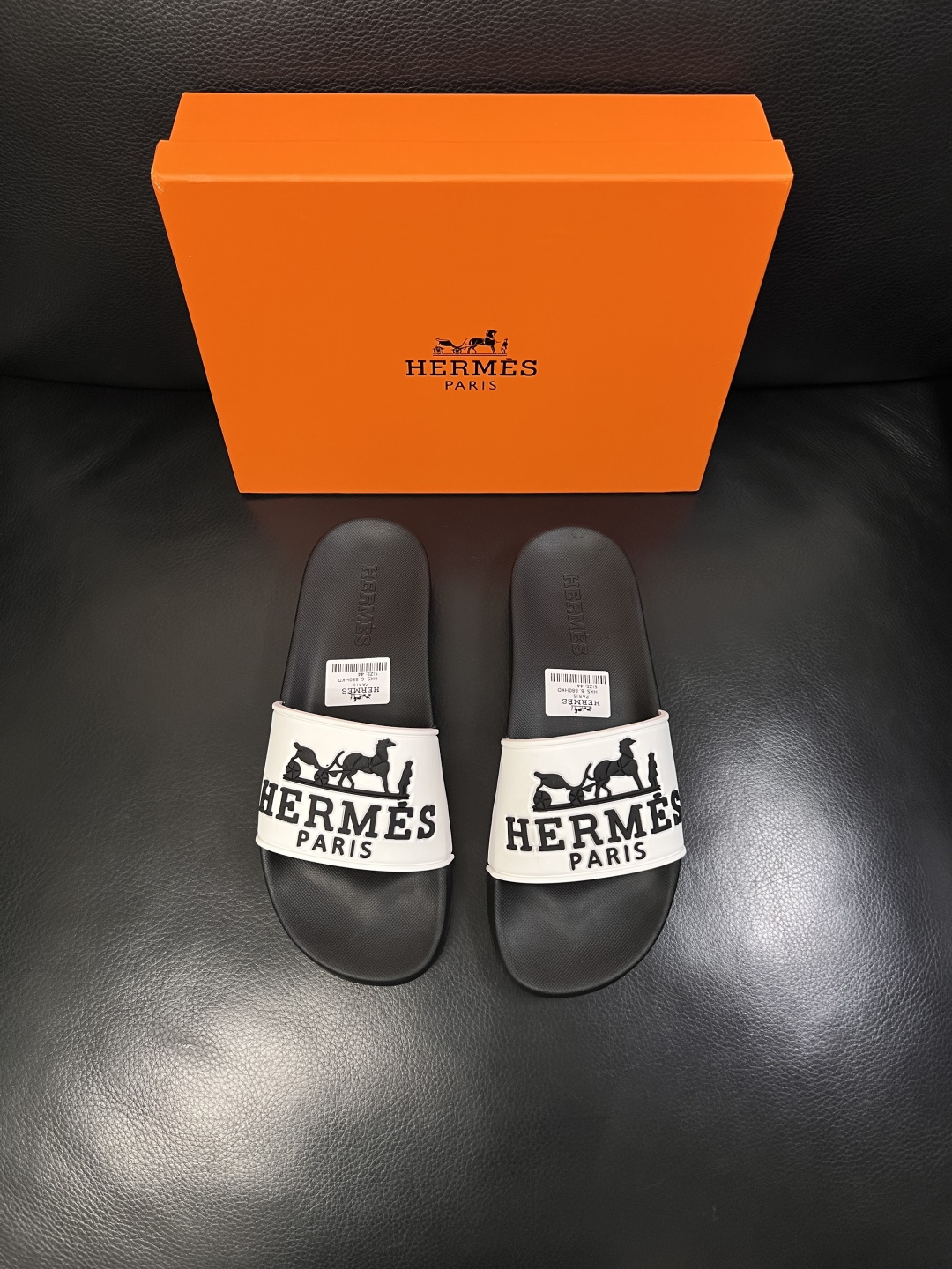Hermes  高品质  顶级工艺品  爱马仕 拖鞋专柜同步发售原厂配置，意大利进口原版面料，高品质拼接