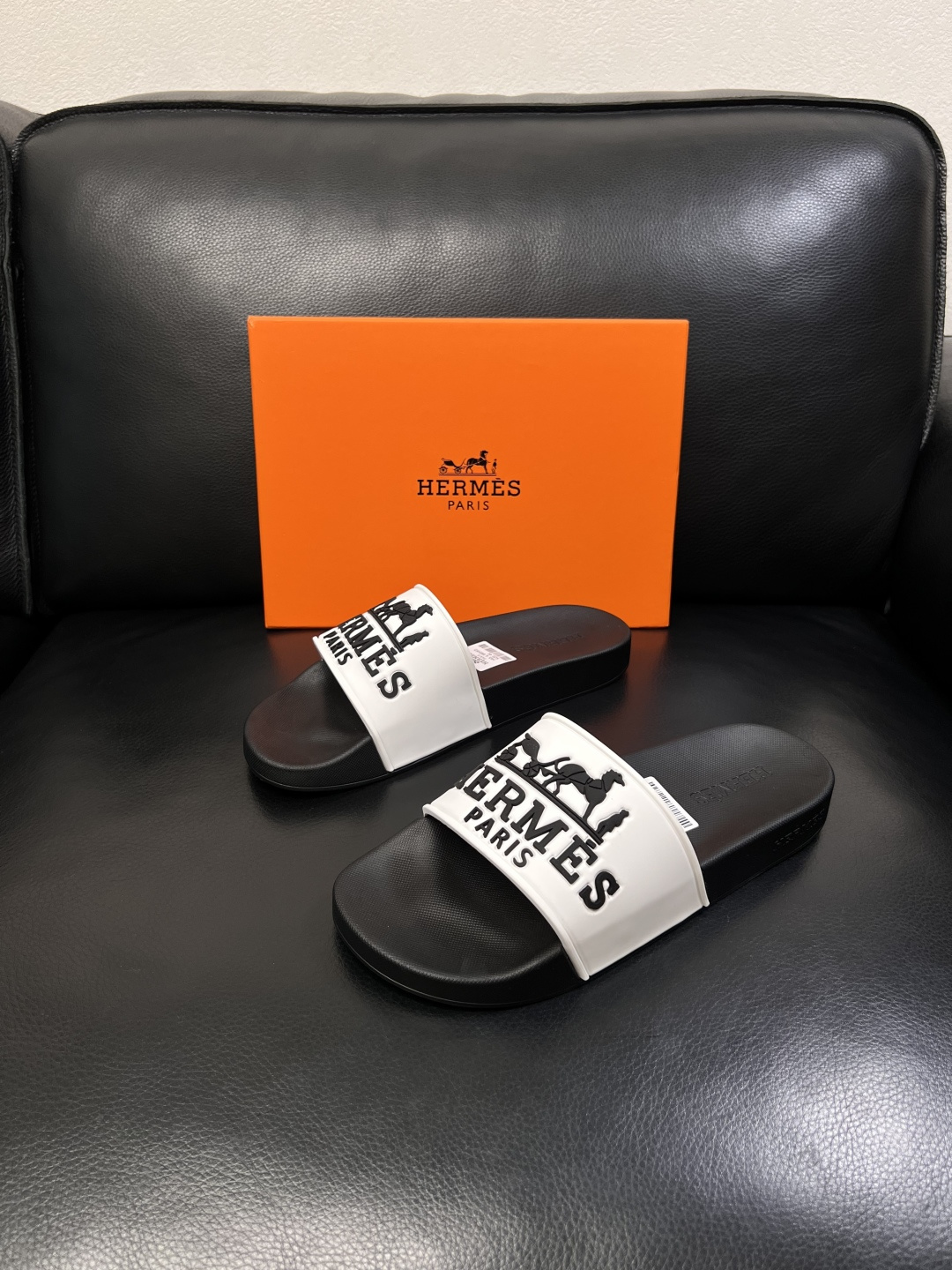 Hermes  高品质  顶级工艺品  爱马仕 拖鞋专柜同步发售原厂配置，意大利进口原版面料，高品质拼接