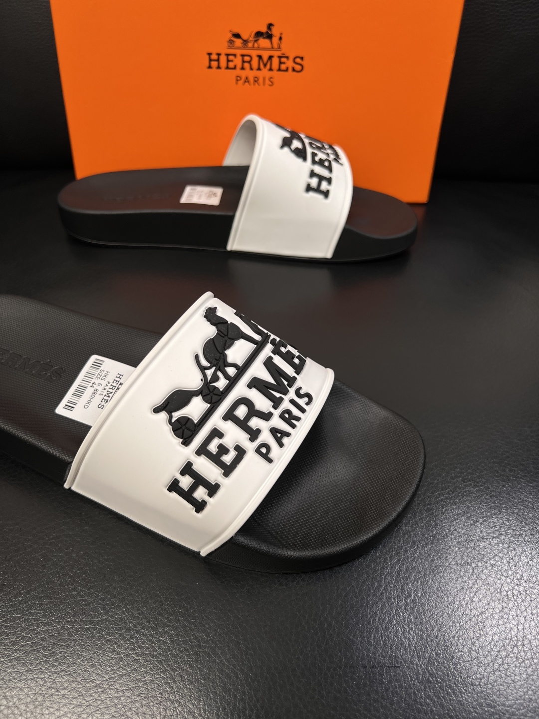 Hermes  高品质  顶级工艺品  爱马仕 拖鞋专柜同步发售原厂配置，意大利进口原版面料，高品质拼接
