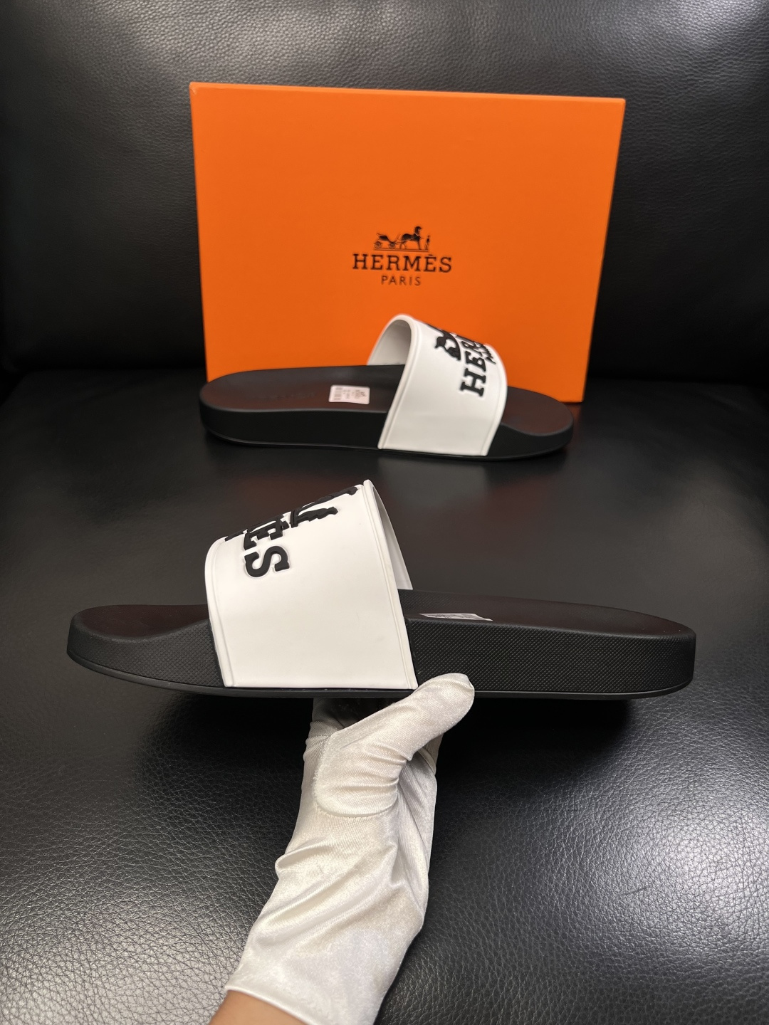 Hermes  高品质  顶级工艺品  爱马仕 拖鞋专柜同步发售原厂配置，意大利进口原版面料，高品质拼接
