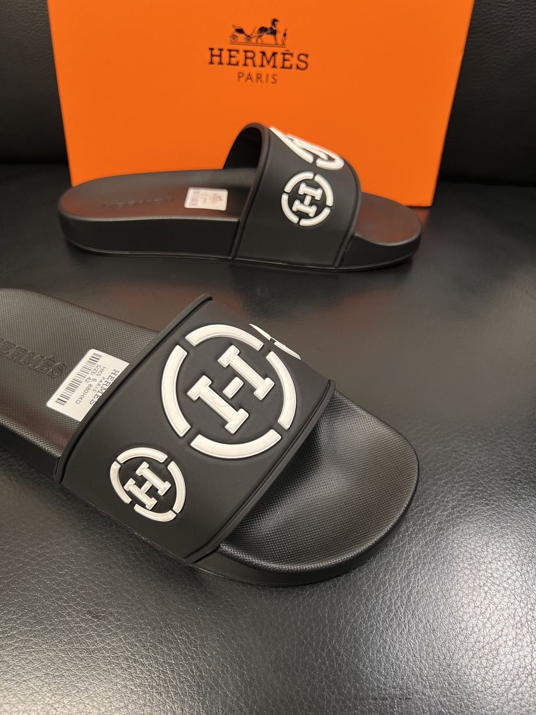 Hermes  高品质  顶级工艺品  爱马仕 拖鞋专柜同步发售原厂配置，意大利进口原版面料，高品质拼接