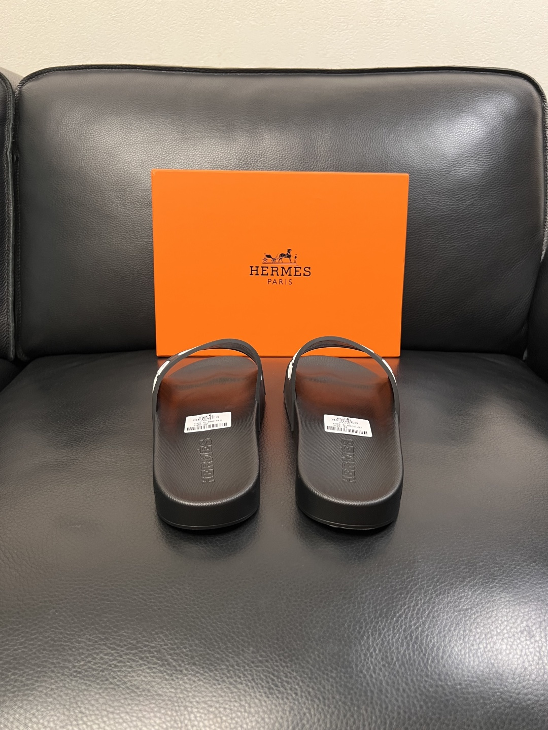Hermes  高品质  顶级工艺品  爱马仕 拖鞋专柜同步发售原厂配置，意大利进口原版面料，高品质拼接