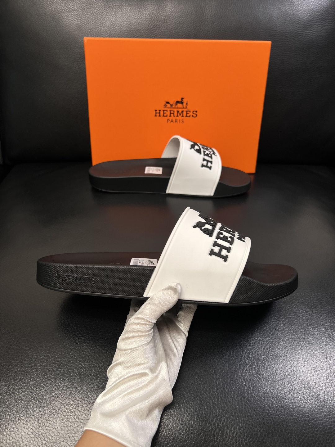 Hermes  高品质  顶级工艺品  爱马仕 拖鞋专柜同步发售原厂配置，意大利进口原版面料，高品质拼接