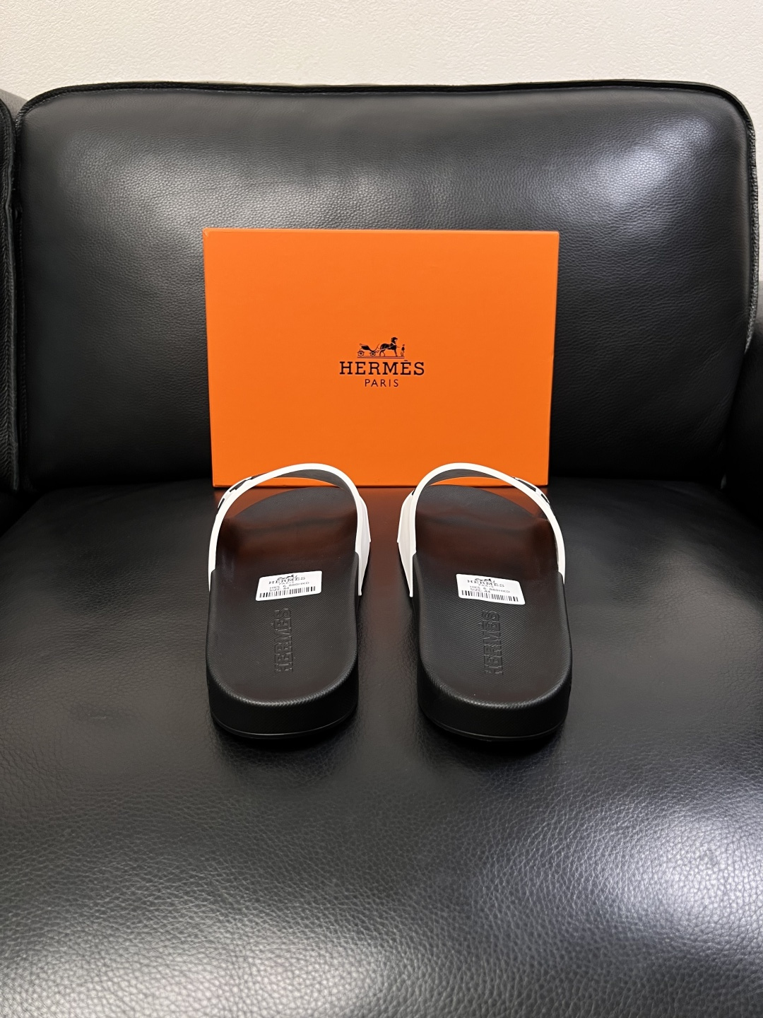 Hermes  高品质  顶级工艺品  爱马仕 拖鞋专柜同步发售原厂配置，意大利进口原版面料，高品质拼接