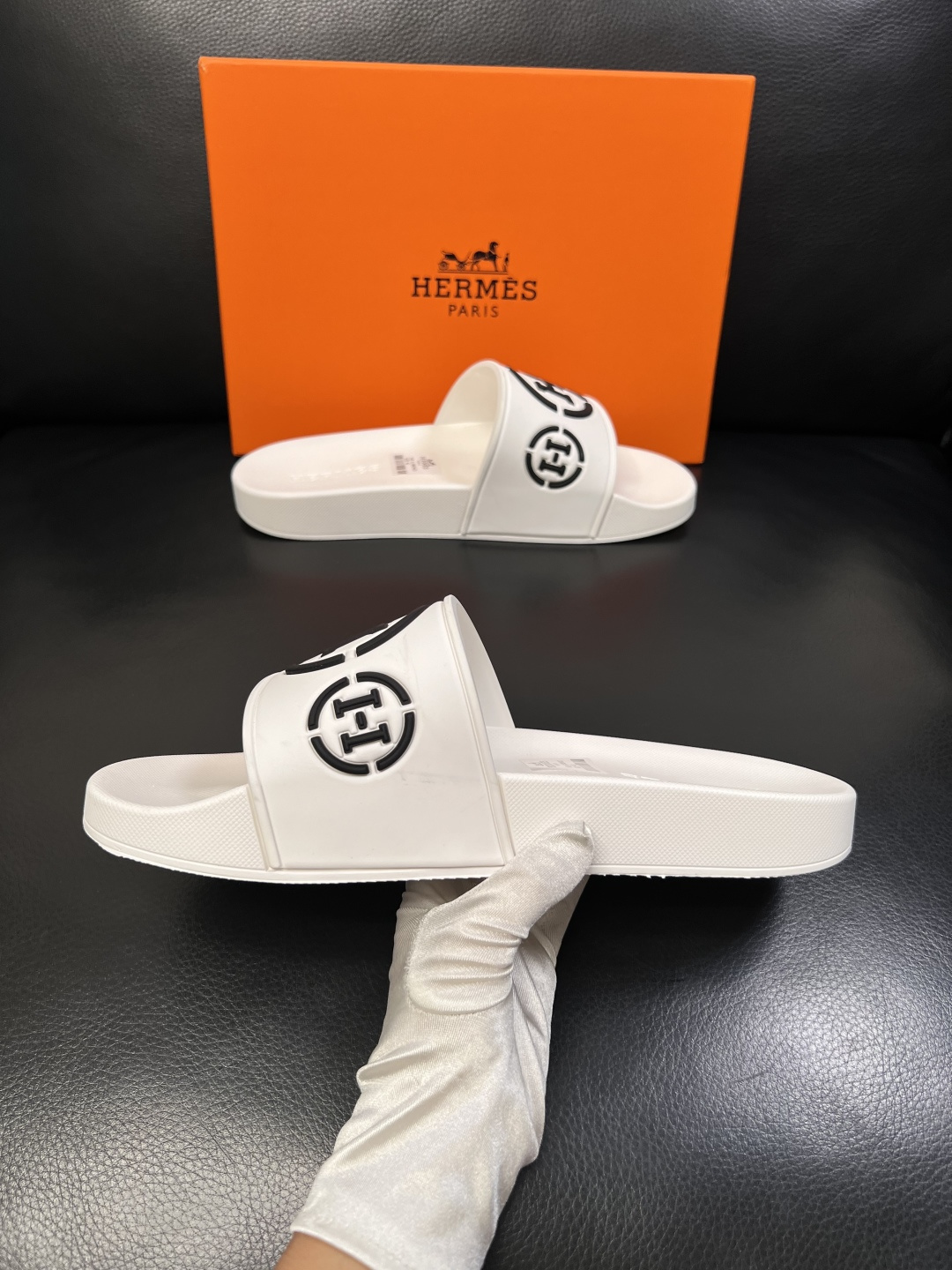 Hermes  高品质  顶级工艺品  爱马仕 拖鞋专柜同步发售原厂配置，意大利进口原版面料，高品质拼接