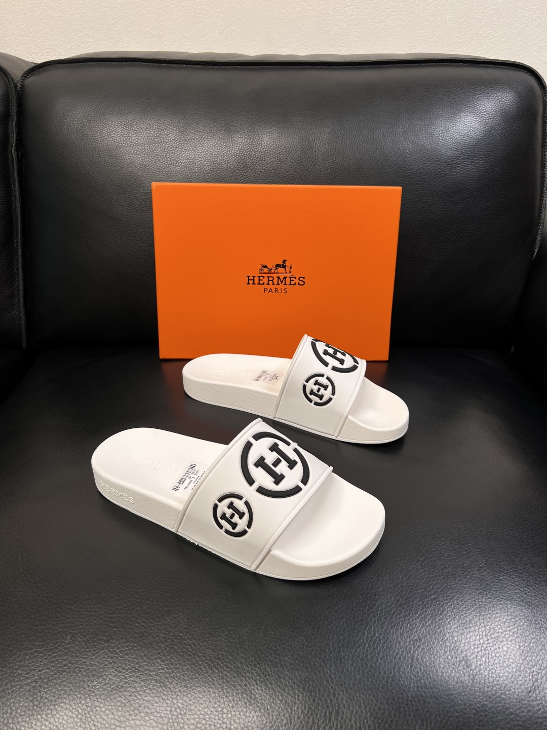 Hermes  高品质  顶级工艺品  爱马仕 拖鞋专柜同步发售原厂配置，意大利进口原版面料，高品质拼接