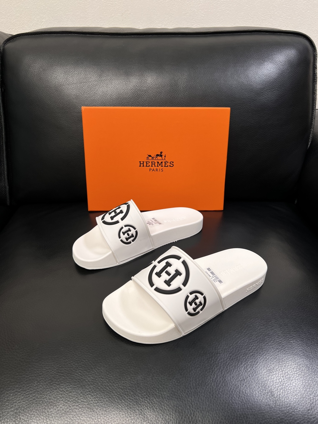 Hermes  高品质  顶级工艺品  爱马仕 拖鞋专柜同步发售原厂配置，意大利进口原版面料，高品质拼接
