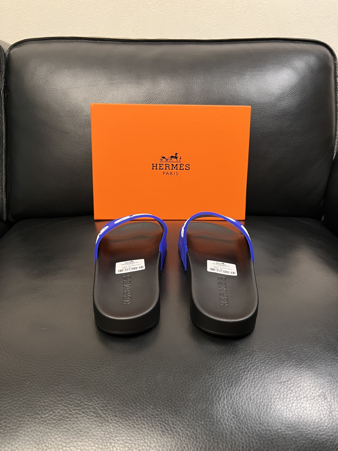 Hermes  高品质  顶级工艺品  爱马仕 拖鞋专柜同步发售原厂配置，意大利进口原版面料，高品质拼接