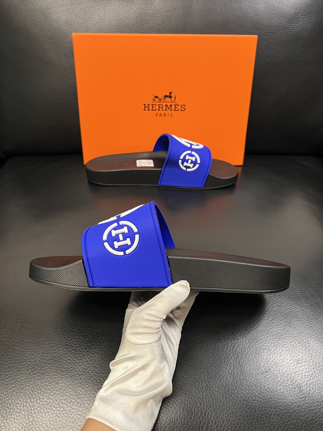 Hermes  高品质  顶级工艺品  爱马仕 拖鞋专柜同步发售原厂配置，意大利进口原版面料，高品质拼接