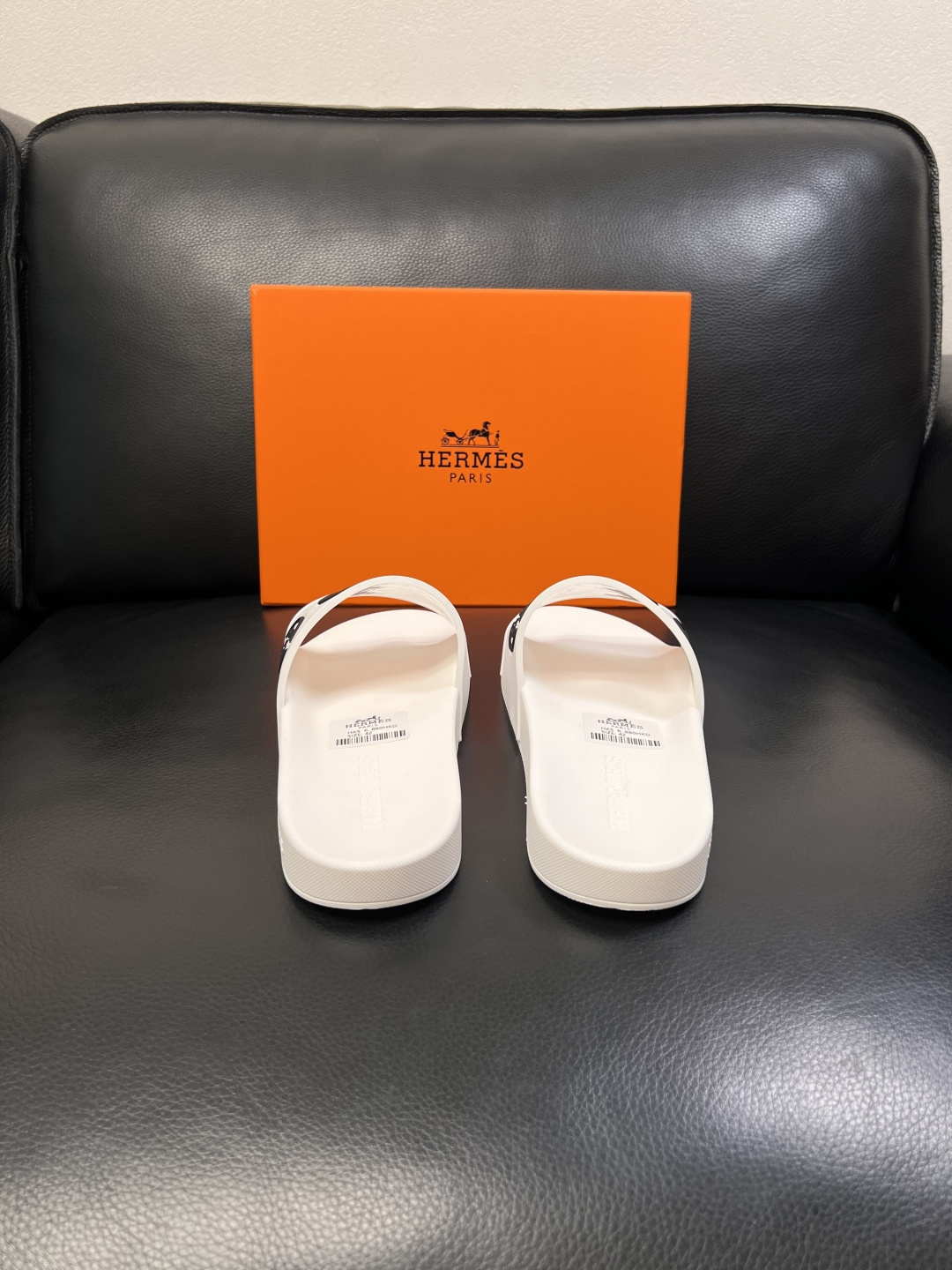 Hermes  高品质  顶级工艺品  爱马仕 拖鞋专柜同步发售原厂配置，意大利进口原版面料，高品质拼接