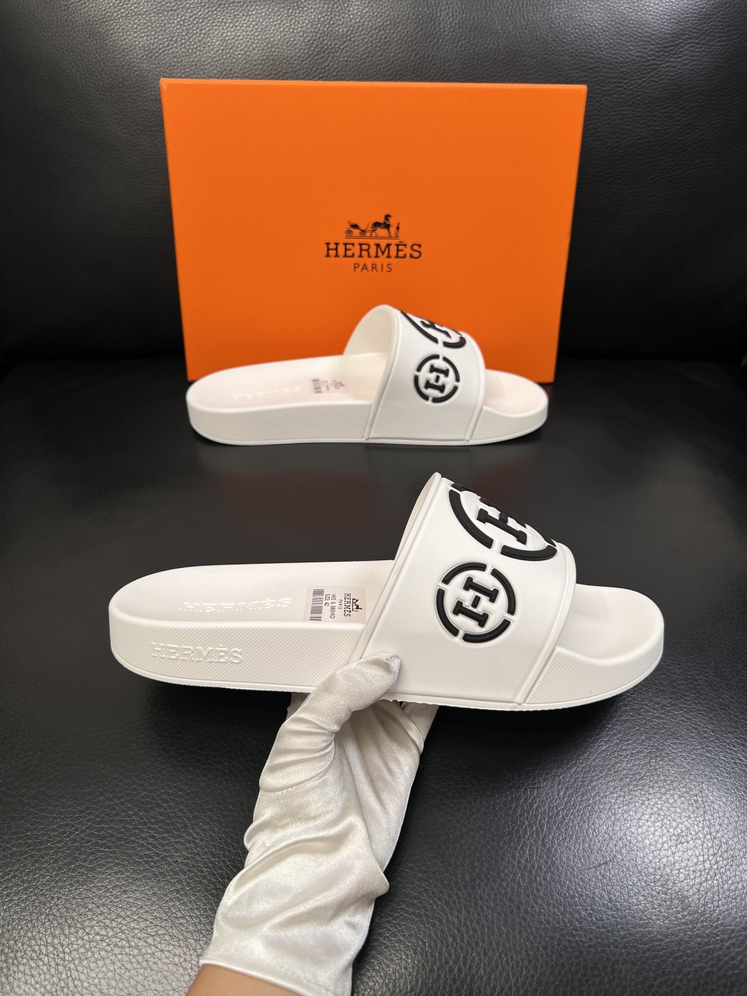 Hermes  高品质  顶级工艺品  爱马仕 拖鞋专柜同步发售原厂配置，意大利进口原版面料，高品质拼接