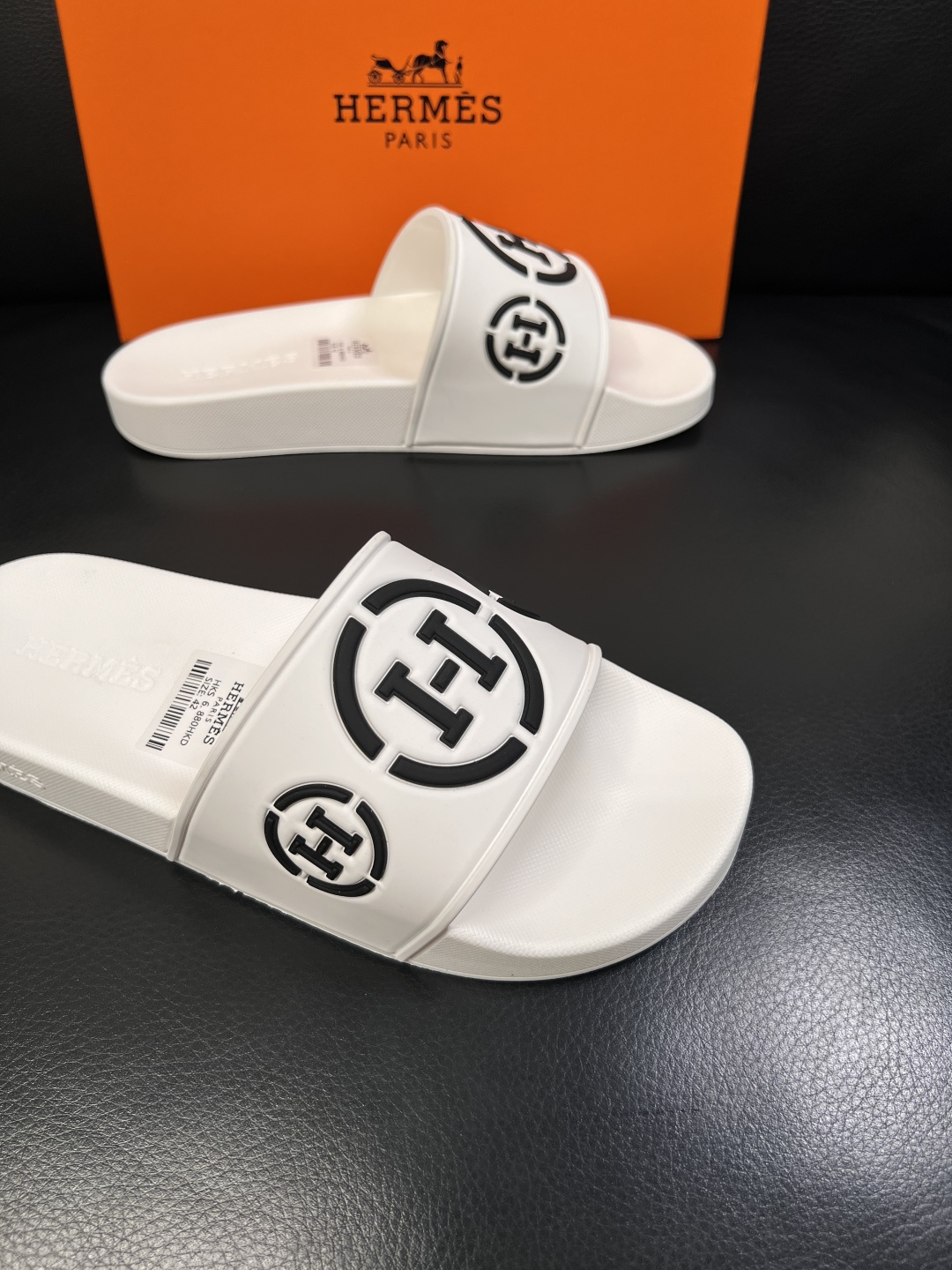 Hermes  高品质  顶级工艺品  爱马仕 拖鞋专柜同步发售原厂配置，意大利进口原版面料，高品质拼接