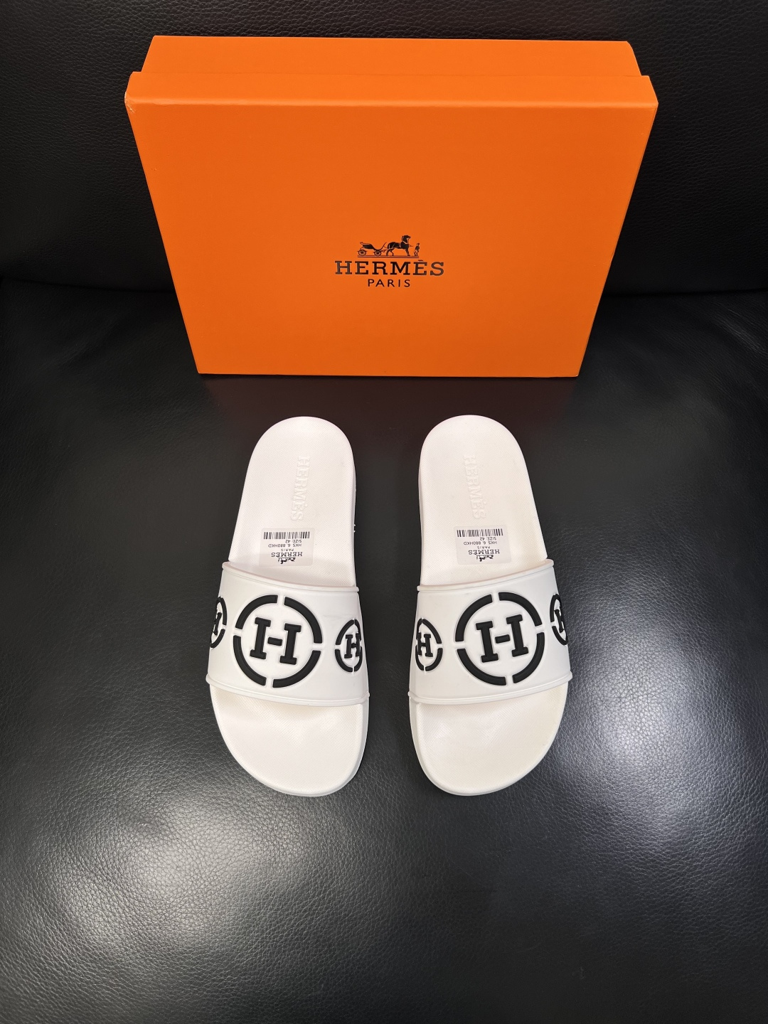 Hermes  高品质  顶级工艺品  爱马仕 拖鞋专柜同步发售原厂配置，意大利进口原版面料，高品质拼接