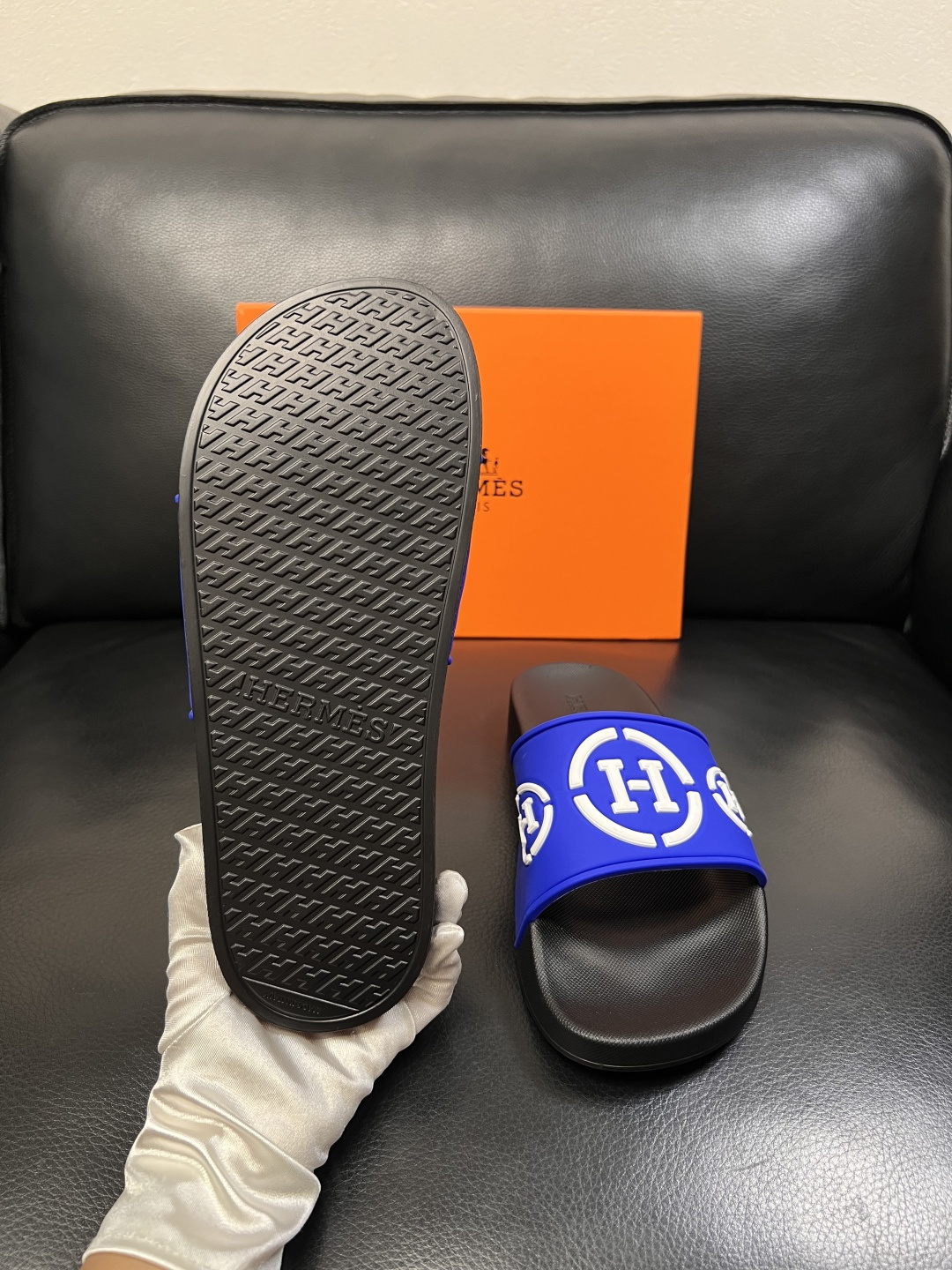 Hermes  高品质  顶级工艺品  爱马仕 拖鞋专柜同步发售原厂配置，意大利进口原版面料，高品质拼接