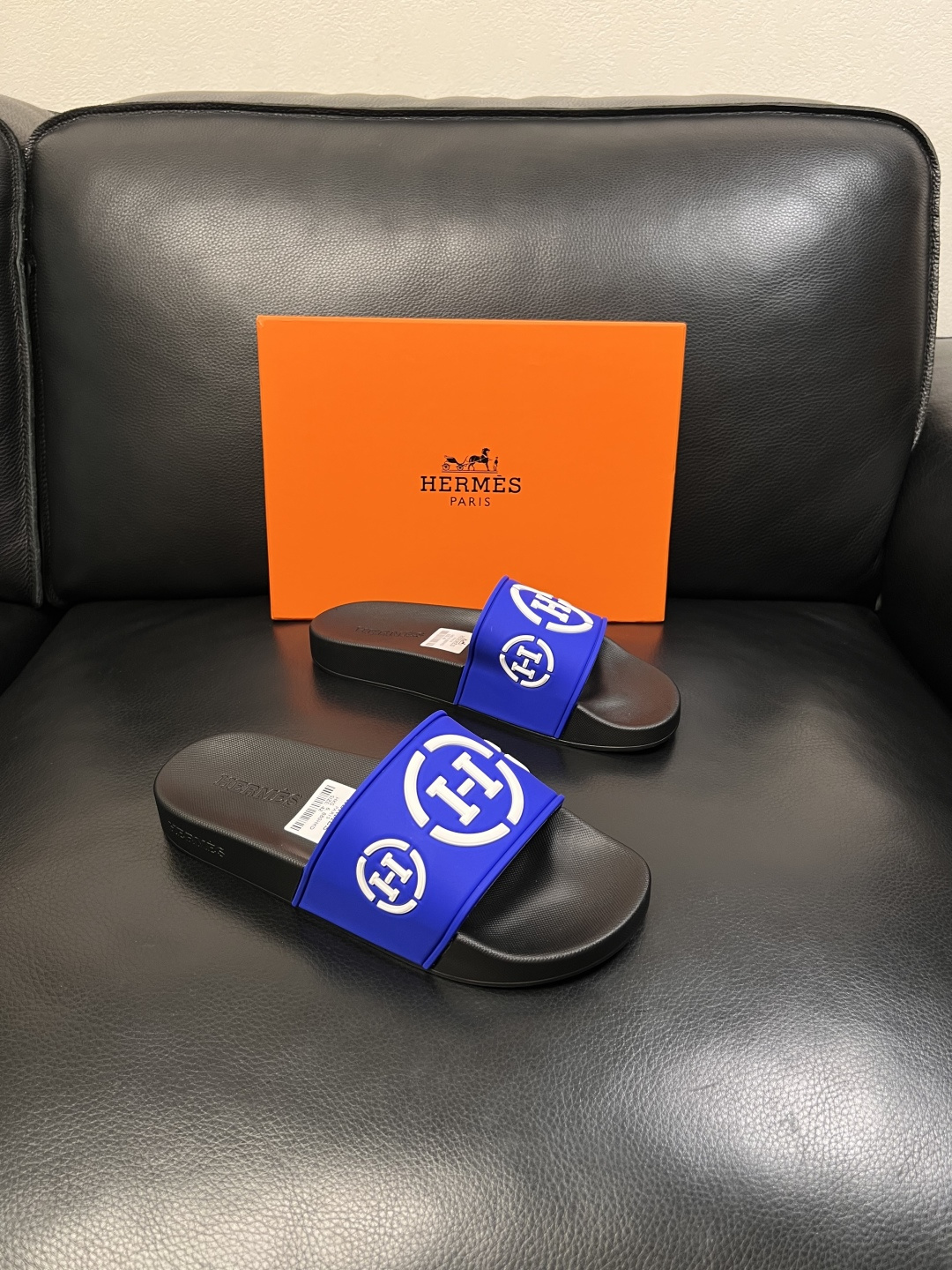 Hermes  高品质  顶级工艺品  爱马仕 拖鞋专柜同步发售原厂配置，意大利进口原版面料，高品质拼接