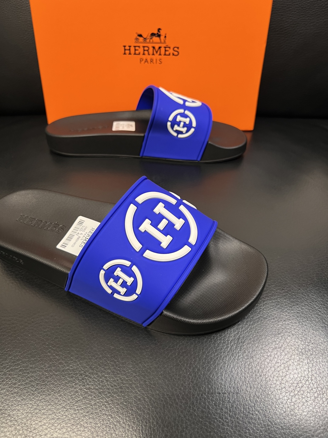 Hermes  高品质  顶级工艺品  爱马仕 拖鞋专柜同步发售原厂配置，意大利进口原版面料，高品质拼接
