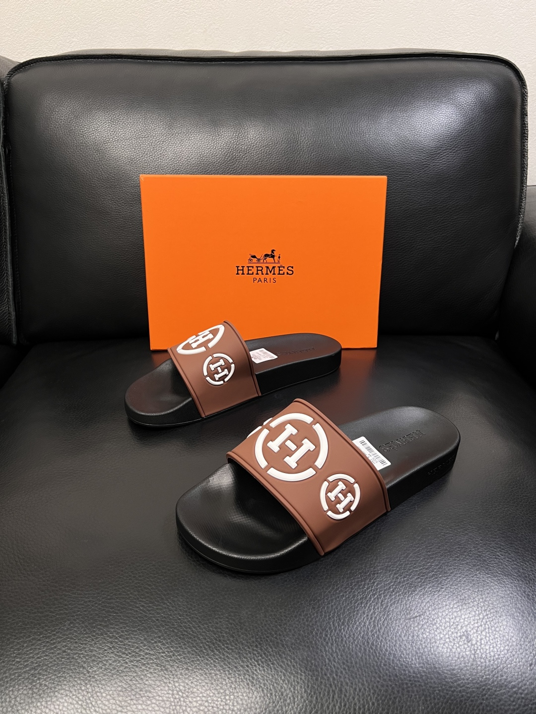 Hermes  高品质  顶级工艺品  爱马仕 拖鞋专柜同步发售原厂配置，意大利进口原版面料，高品质拼接