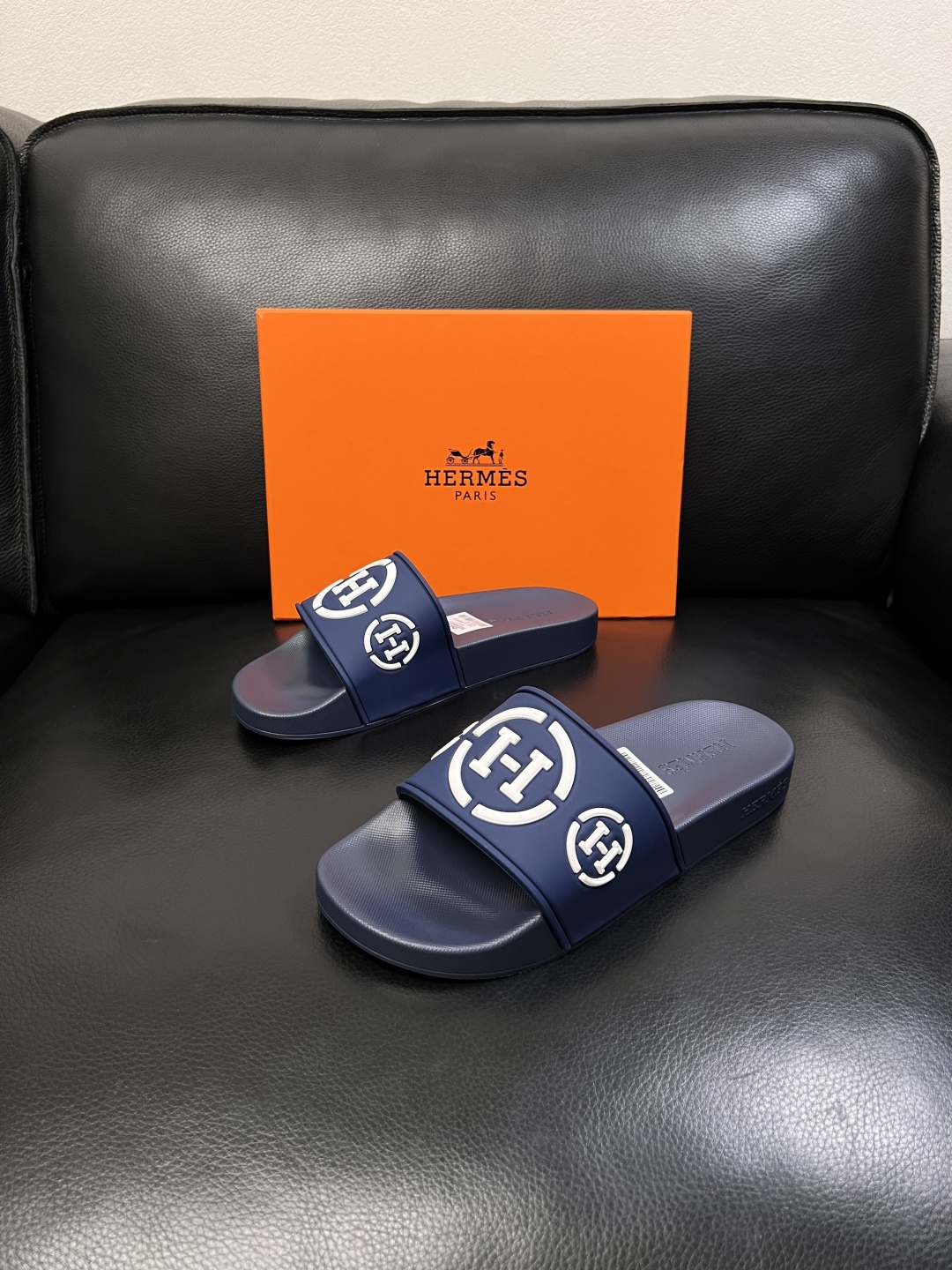 Hermes  高品质  顶级工艺品  爱马仕 拖鞋专柜同步发售原厂配置，意大利进口原版面料，高品质拼接