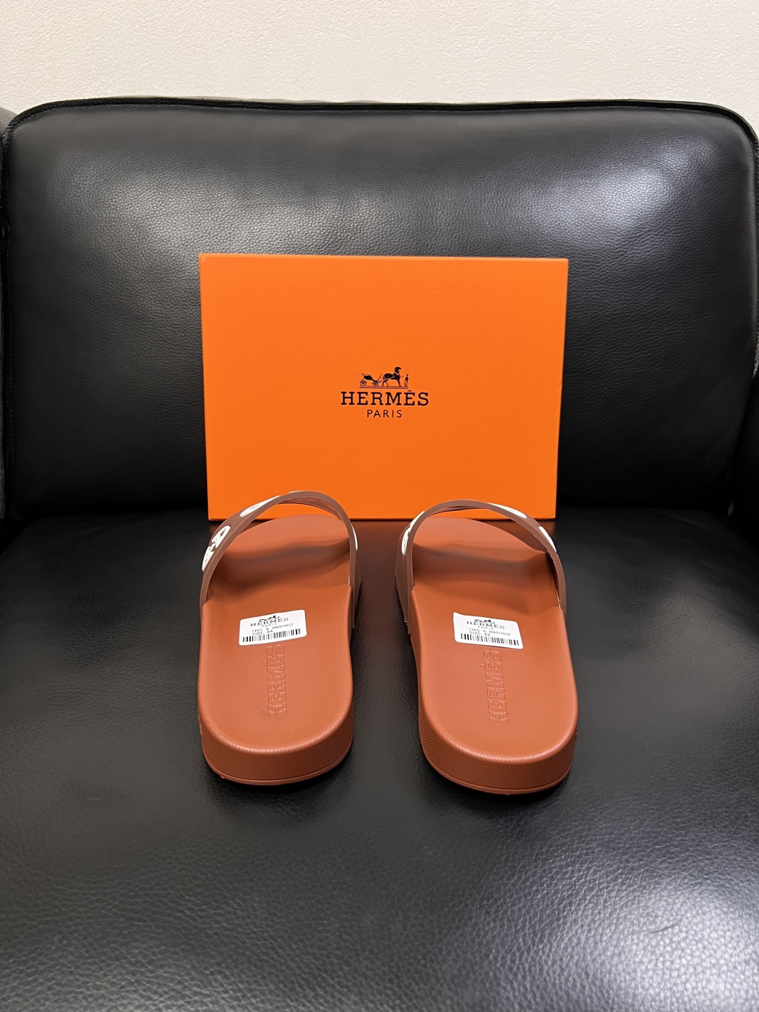 Hermes  高品质  顶级工艺品  爱马仕 拖鞋专柜同步发售原厂配置，意大利进口原版面料，高品质拼接