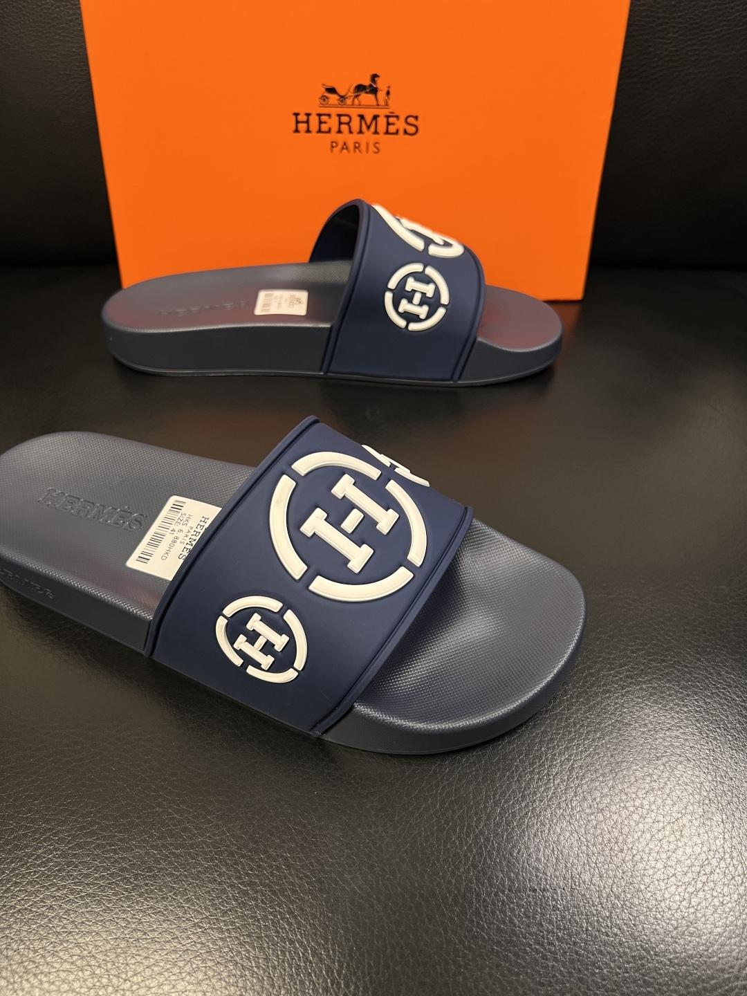 Hermes  高品质  顶级工艺品  爱马仕 拖鞋专柜同步发售原厂配置，意大利进口原版面料，高品质拼接
