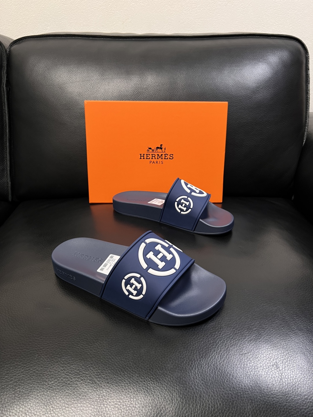 Hermes  高品质  顶级工艺品  爱马仕 拖鞋专柜同步发售原厂配置，意大利进口原版面料，高品质拼接