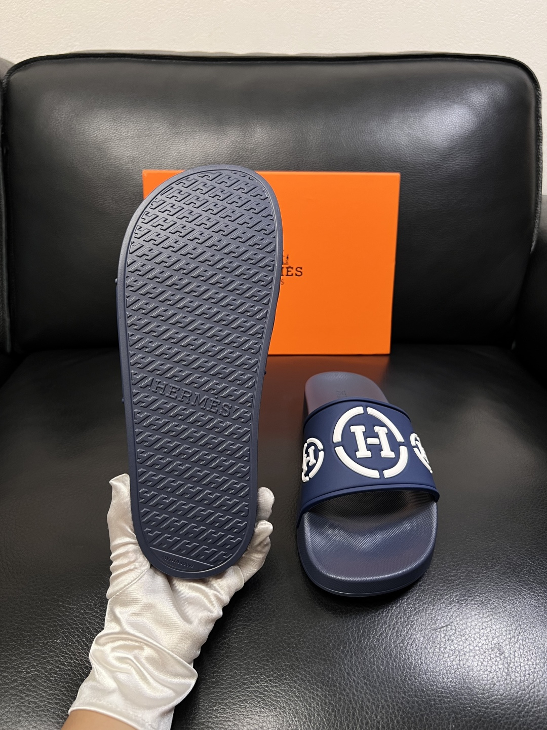 Hermes  高品质  顶级工艺品  爱马仕 拖鞋专柜同步发售原厂配置，意大利进口原版面料，高品质拼接