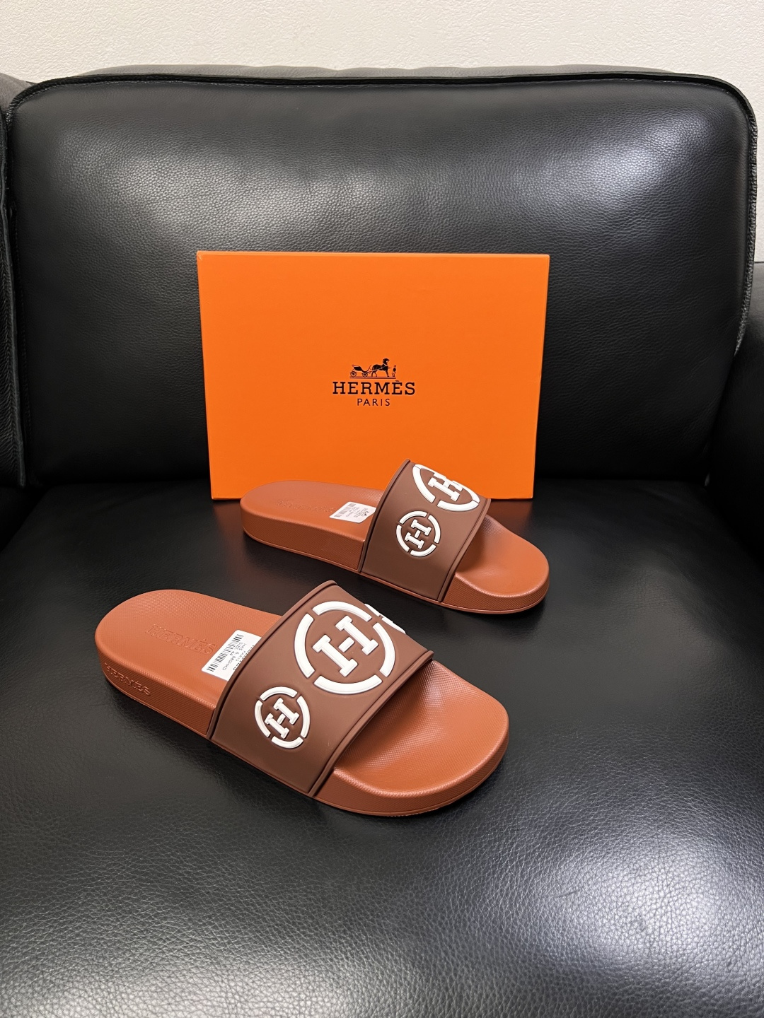 Hermes  高品质  顶级工艺品  爱马仕 拖鞋专柜同步发售原厂配置，意大利进口原版面料，高品质拼接