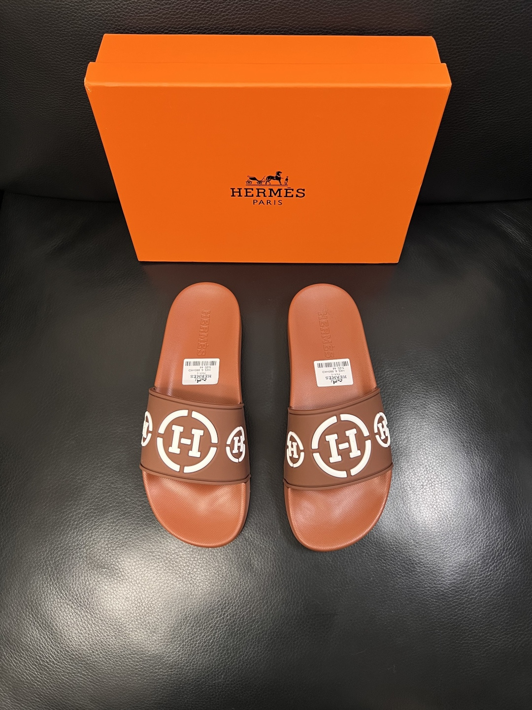 Hermes  高品质  顶级工艺品  爱马仕 拖鞋专柜同步发售原厂配置，意大利进口原版面料，高品质拼接