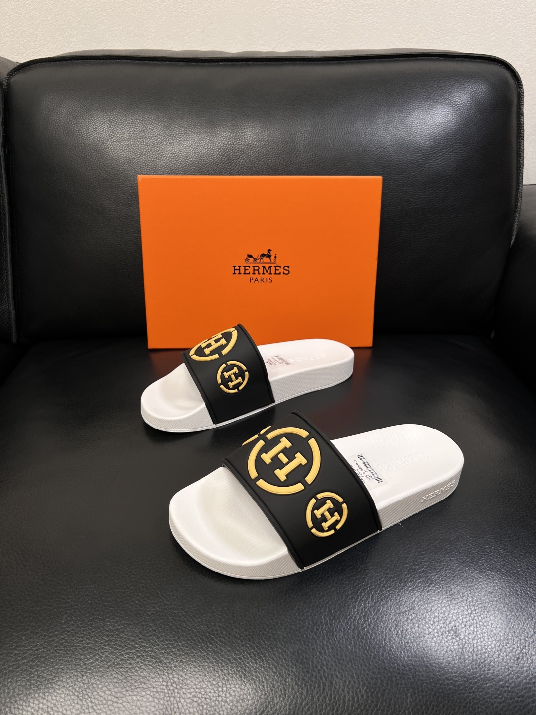 Hermes  高品质  顶级工艺品  爱马仕 拖鞋专柜同步发售原厂配置，意大利进口原版面料，高品质拼接