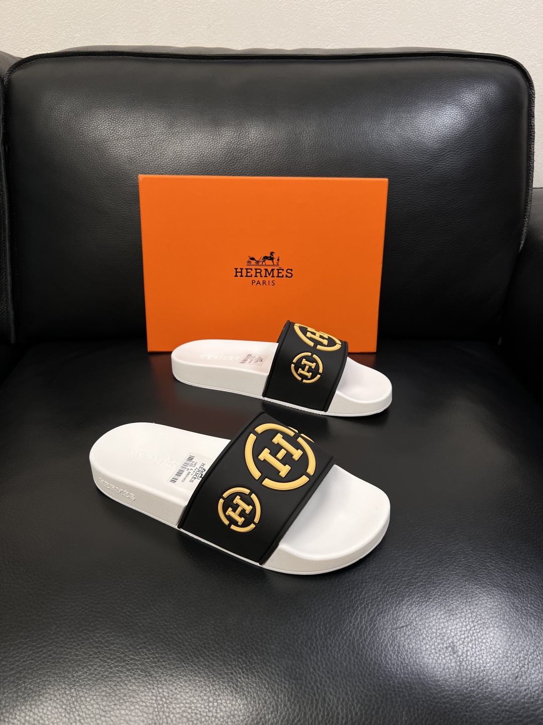 Hermes  高品质  顶级工艺品  爱马仕 拖鞋专柜同步发售原厂配置，意大利进口原版面料，高品质拼接