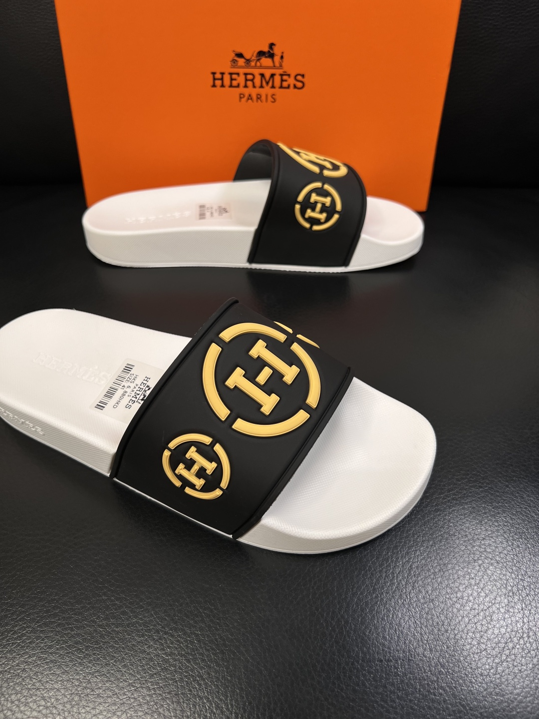 Hermes  高品质  顶级工艺品  爱马仕 拖鞋专柜同步发售原厂配置，意大利进口原版面料，高品质拼接