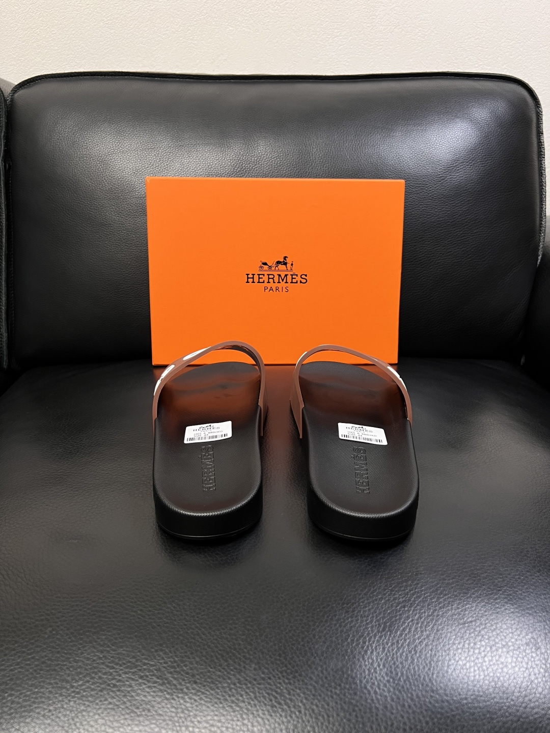 Hermes  高品质  顶级工艺品  爱马仕 拖鞋专柜同步发售原厂配置，意大利进口原版面料，高品质拼接
