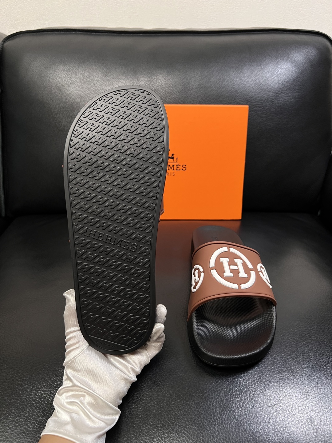 Hermes  高品质  顶级工艺品  爱马仕 拖鞋专柜同步发售原厂配置，意大利进口原版面料，高品质拼接