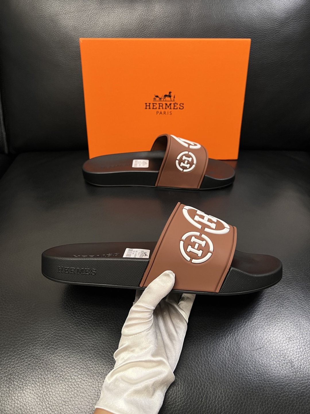 Hermes  高品质  顶级工艺品  爱马仕 拖鞋专柜同步发售原厂配置，意大利进口原版面料，高品质拼接