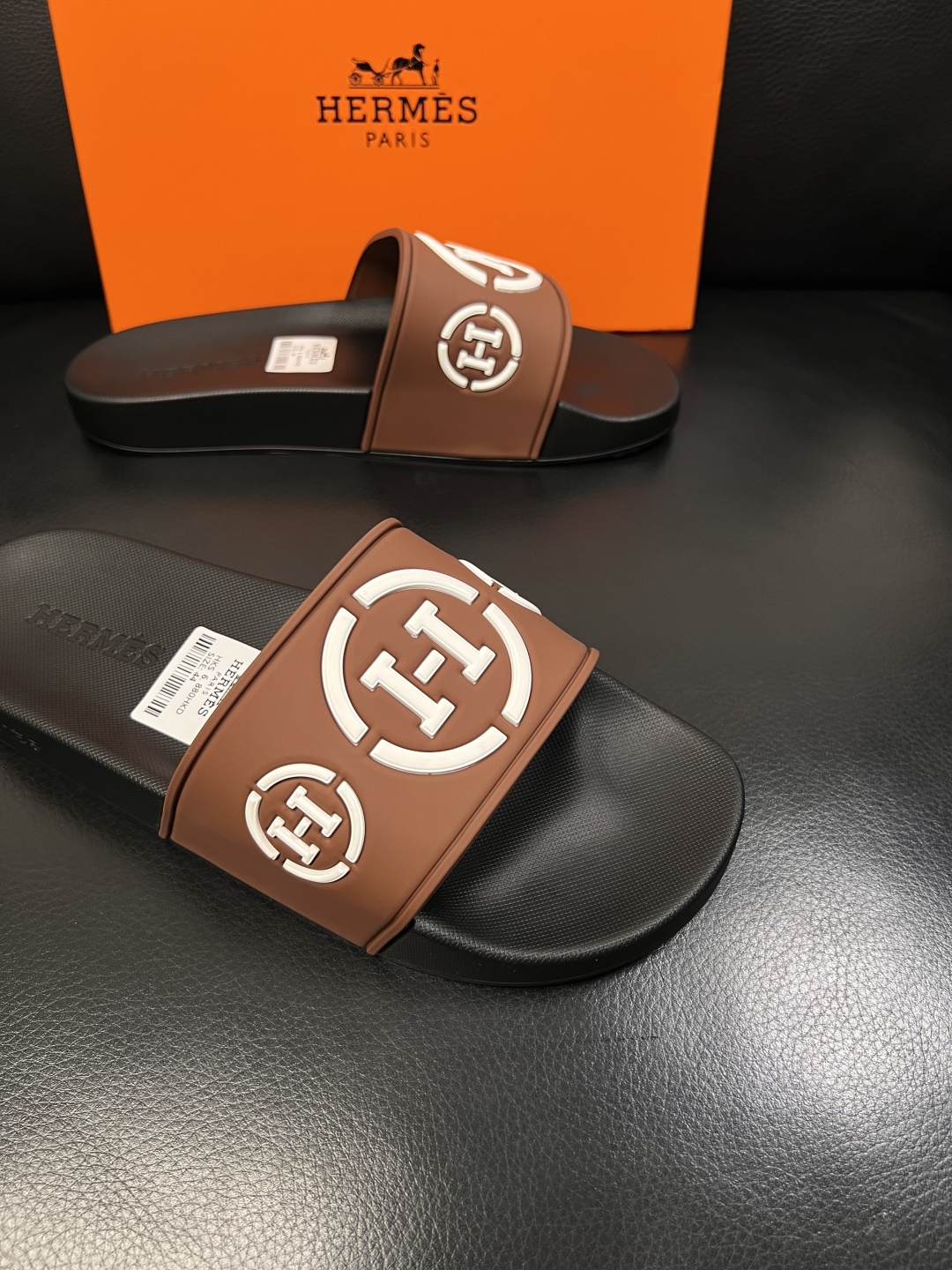 Hermes  高品质  顶级工艺品  爱马仕 拖鞋专柜同步发售原厂配置，意大利进口原版面料，高品质拼接
