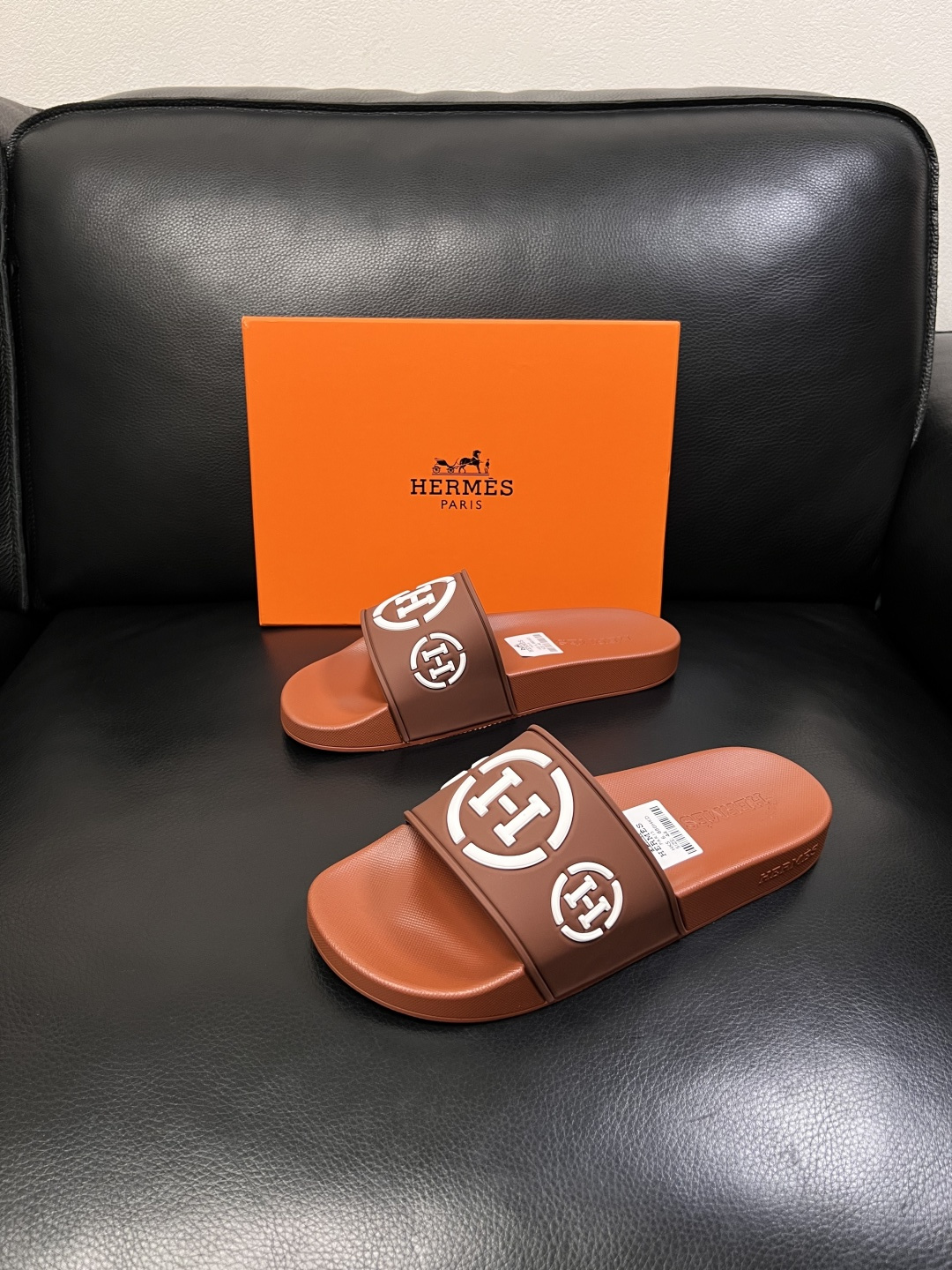 Hermes  高品质  顶级工艺品  爱马仕 拖鞋专柜同步发售原厂配置，意大利进口原版面料，高品质拼接