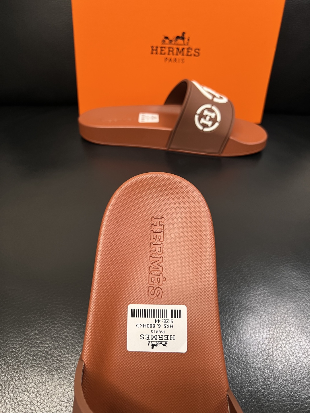 Hermes  高品质  顶级工艺品  爱马仕 拖鞋专柜同步发售原厂配置，意大利进口原版面料，高品质拼接